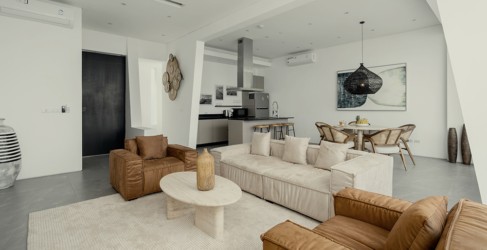 Golden Lotus - The Flourish Villa - Airy living and dining area